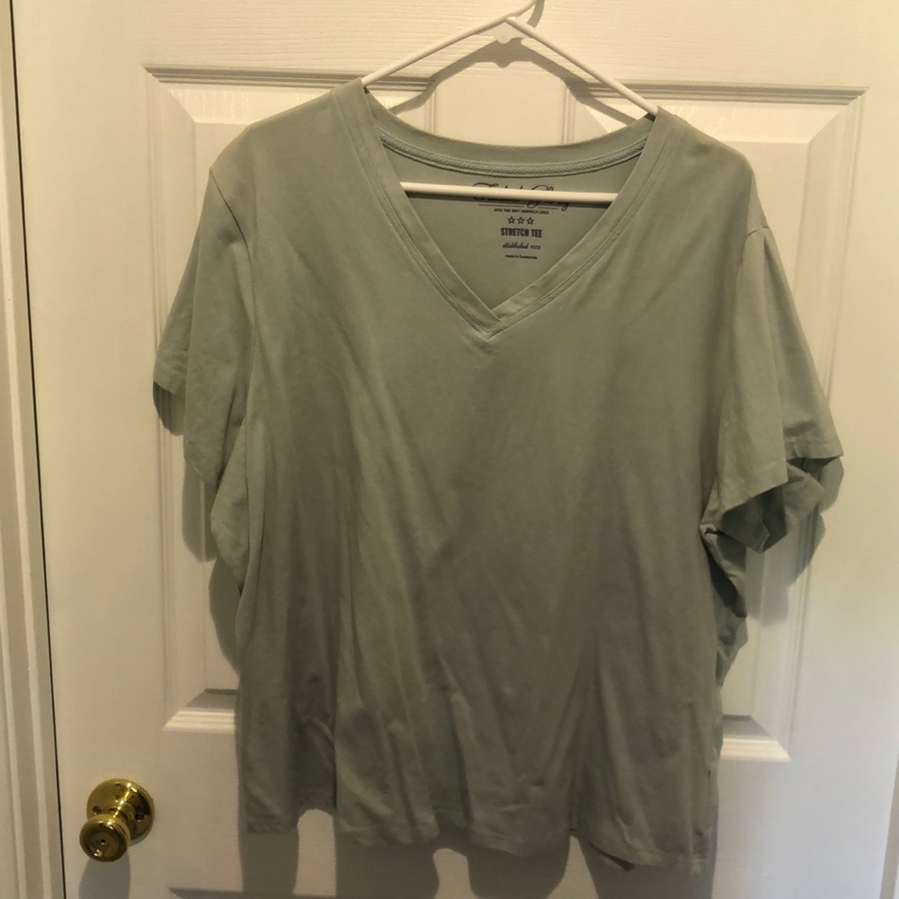 FADED GLORY 22W/24W V NECK TOP